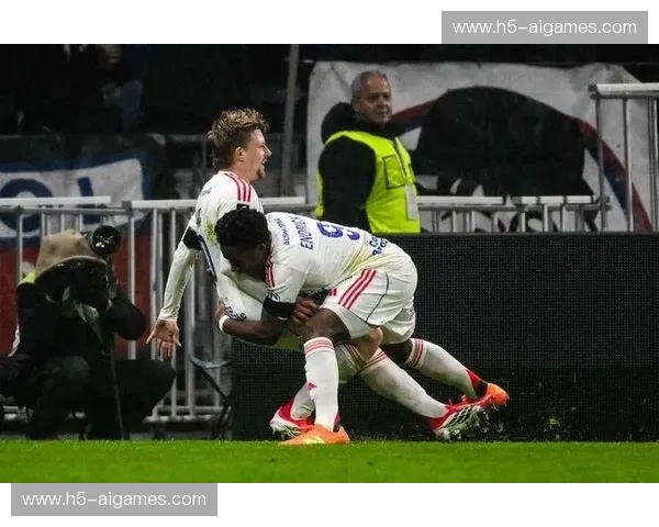 里昂2-0轻取拉瓦勒晋级法国杯八强，恩德里克破门